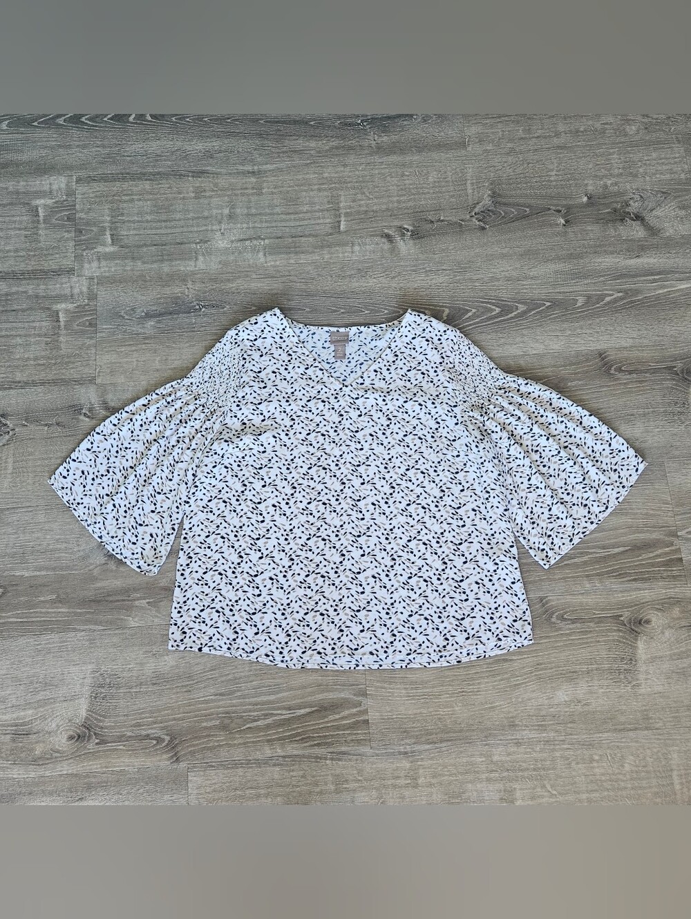 Chicos Smocked Bell Sleeve V Neck Blouse Sz 2/L White Abstract Boho Chic Coastal
